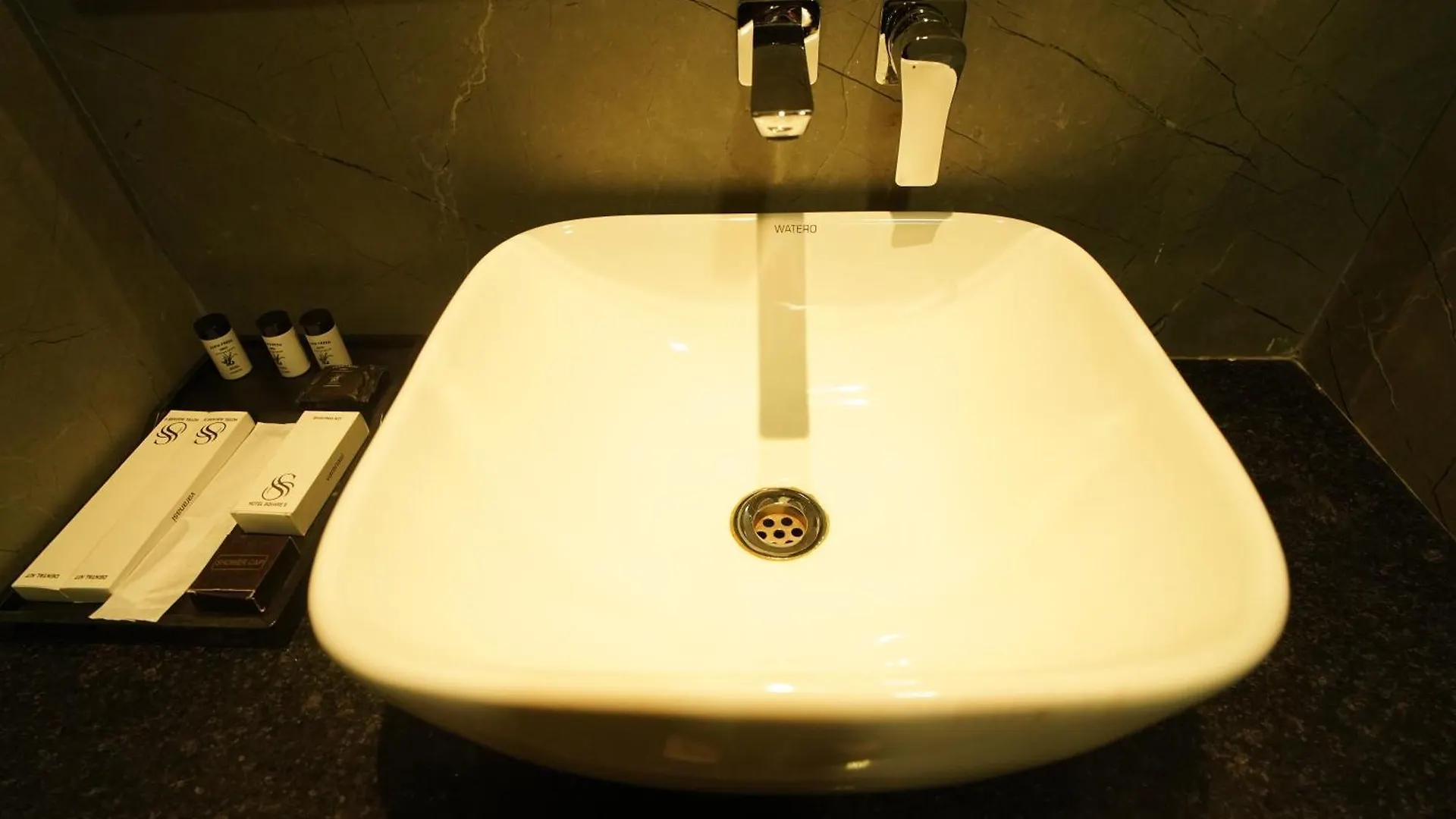 Hotel Square S Varanasi 4*,  India