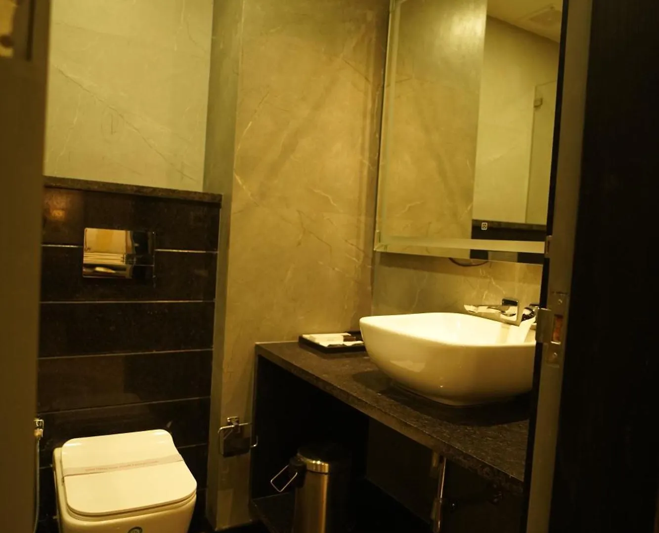 Hotel Square S Varanasi 4*,