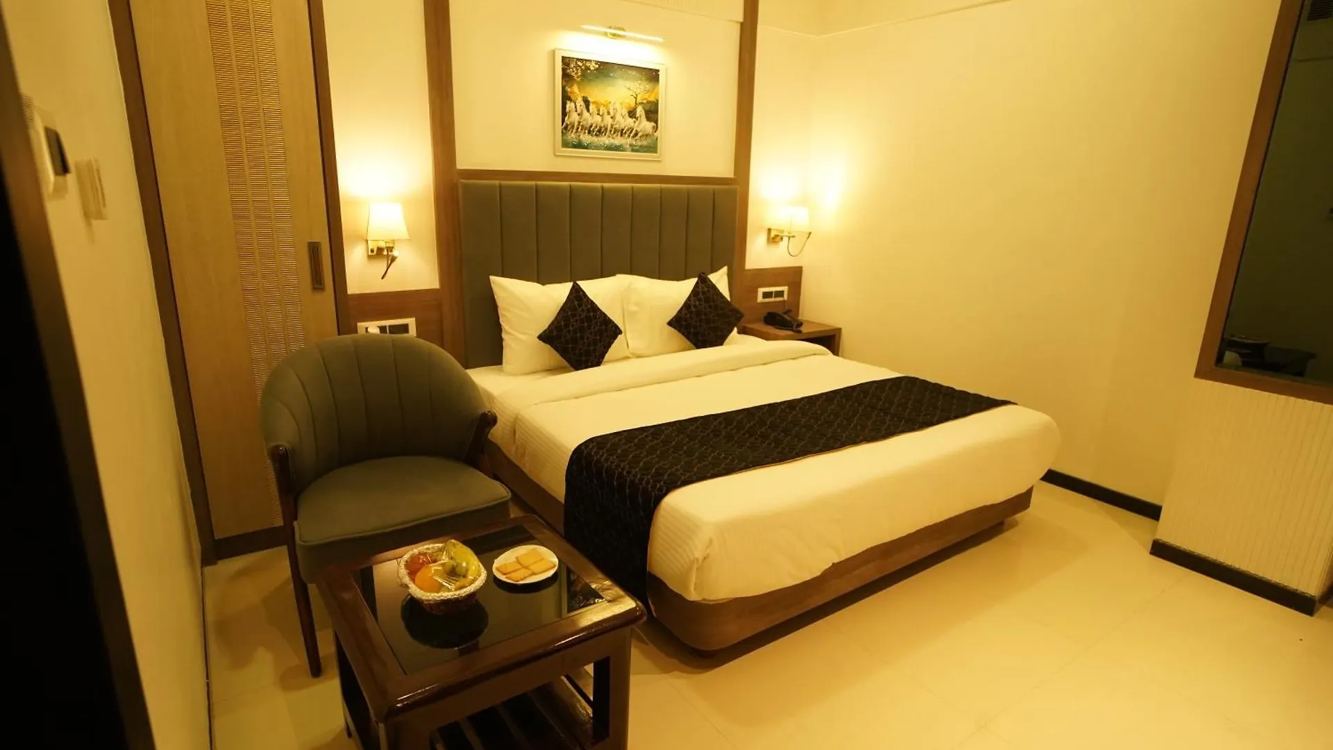 Hotel Square S Varanasi 4*,  India