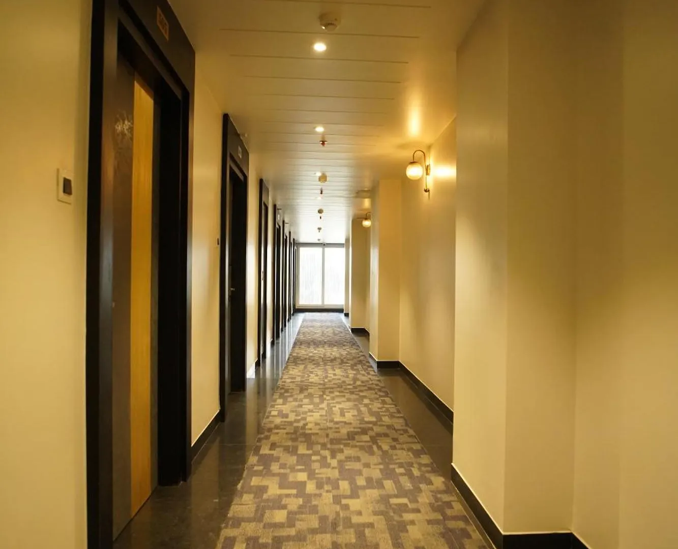 Hotel Square S Varanasi 4*,  India